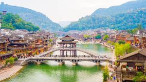TOUR TRUNG QUỐC - TRƯƠNG GIA GIỚI – ĐẠI HIỆP CỐC - PHƯỢNG HOÀNG CỔ TRẤN